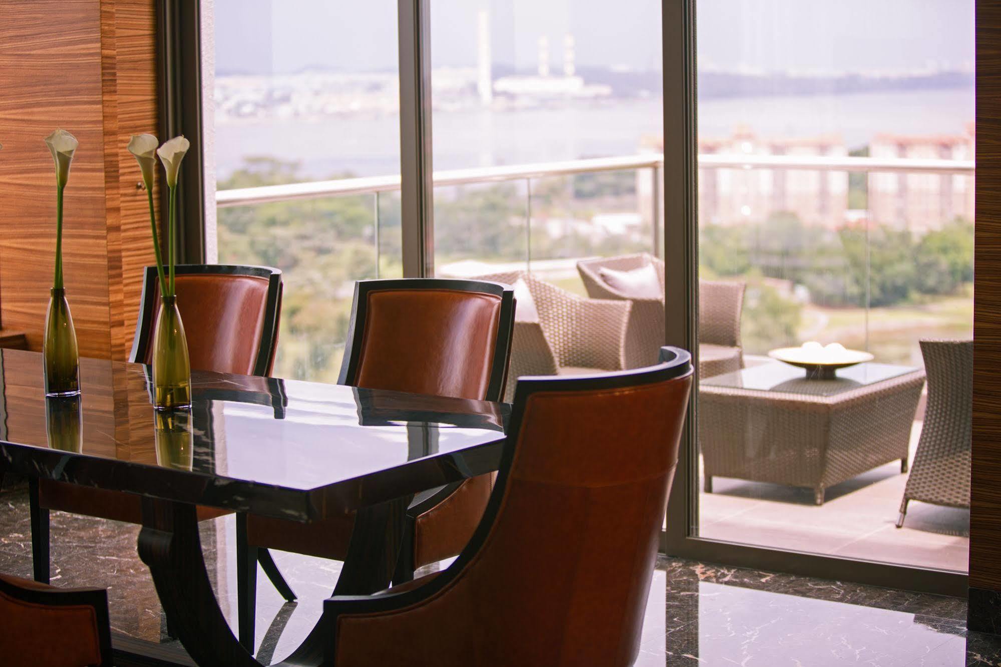 Renaissance 5* Johor Bahru